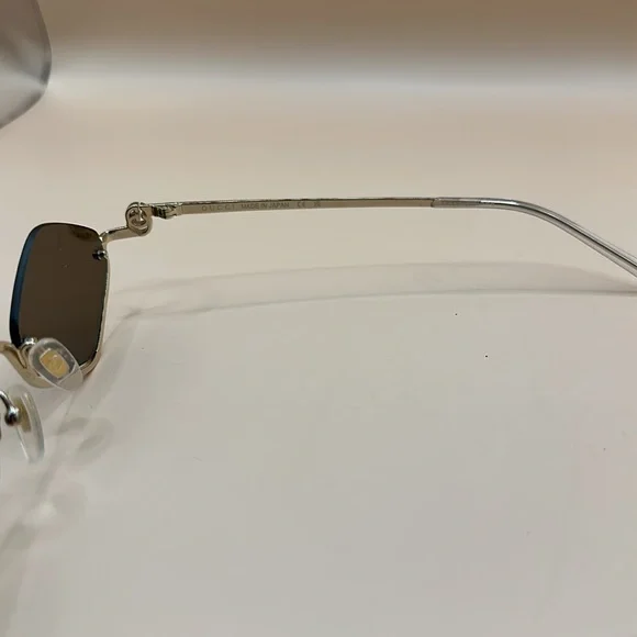 Gucci GG Upside Down Geometrical Sunglasses in Gold - Picture 8 of 9